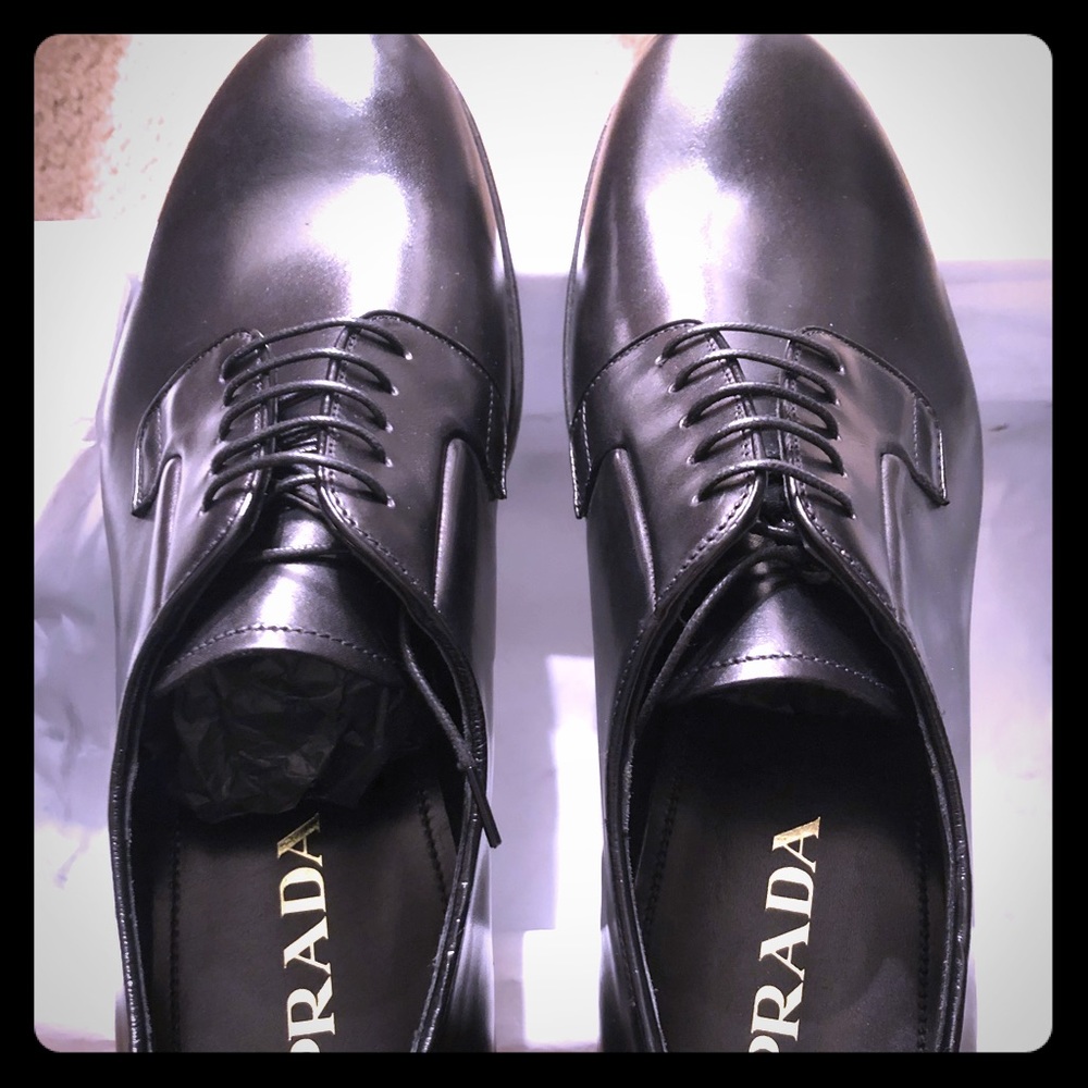 Men’s Prada leather shoes sz 9
